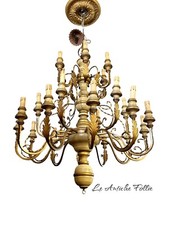 "Imposanter Kronleuchter im