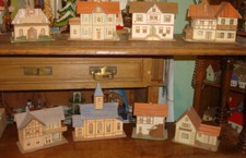 8  alte  Papp Häuser  Haus