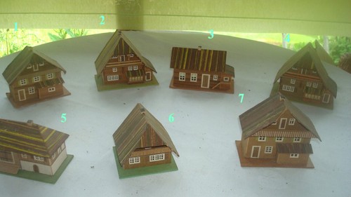 Altes papp miniaturhaus - 1x,
